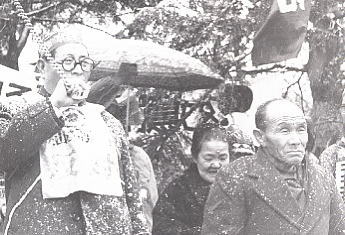 雪の舞う日比谷小公園